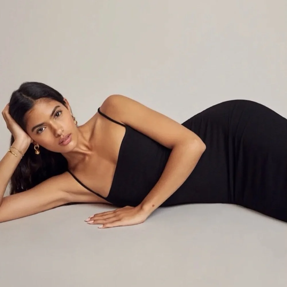 Sleek Sexy Reformation Black Ribbed fitted Midi Dress with thin spaghetti straps - Picture 6 of 15